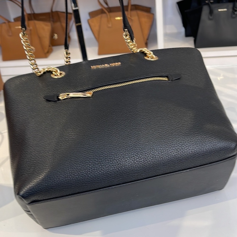 MICHAEL KORS
Jet Set Medium Front Zip Pebbled Leather Chain Tote Bag
Black - Picture 2 of 16